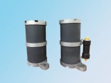 WF-LXQ型、WF-LXQ(B)型一次消諧裝置，是安裝在6～35kV PT一次繞組Y0接線中性點(diǎn)與地之間的高容量非線性元件，起阻尼與限流的作用。該消諧裝置完全符合現(xiàn)行電力部標(biāo)準(zhǔn)DL/T 620— 1997《交流電氣裝置的過(guò)電壓保護(hù)和絕緣配合》第4.1.5 條中的規(guī)定，可以起到良好的限制電壓互感器鐵磁諧振的效果。