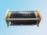 不銹鋼電阻器，是指在電子電路中時常會用到不銹鋼電阻器器，簡稱不銹鋼電阻器。所謂不銹鋼電阻器，是指電阻的阻值誤差、電阻的熱穩(wěn)定性（溫度系數(shù)）、電阻器的分布參數(shù)（分布電容和分布電感）等項指標均達到一定標準的電阻器。